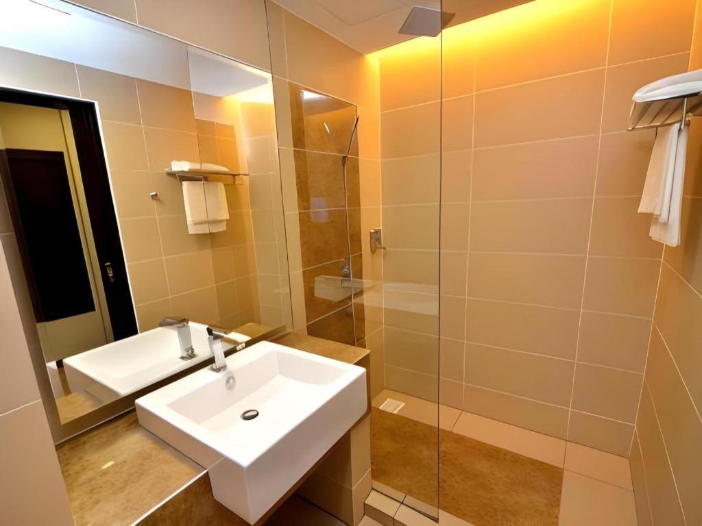 Eminent Hotel Kota Kinabalu Kültér fotó