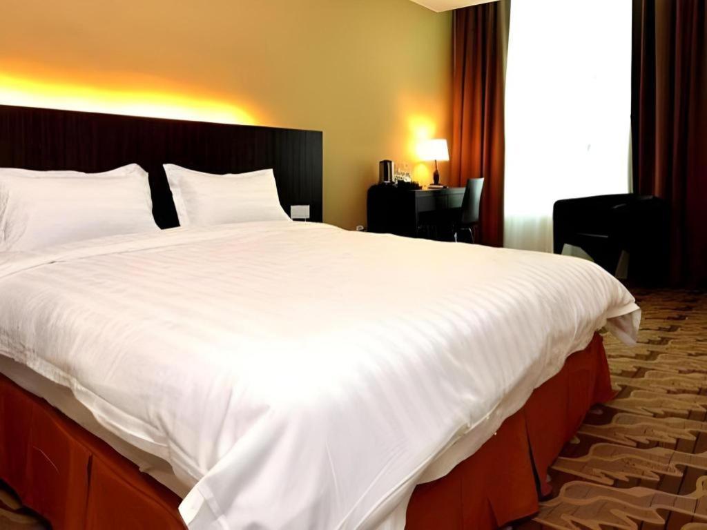 Eminent Hotel Kota Kinabalu Kültér fotó