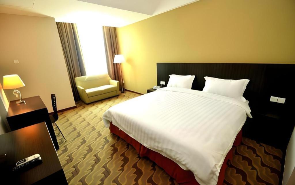 Eminent Hotel Kota Kinabalu Kültér fotó